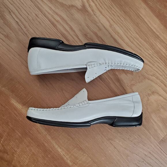 Vintage 1990s Y2K Hillard & Hanson White Leather Cut Out Loafers - Picture 5 of 8